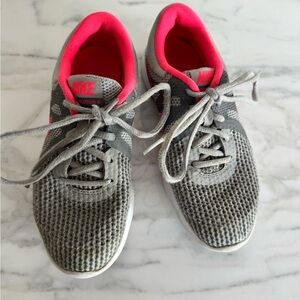 Nike Revolution 4. Size 3.5Y